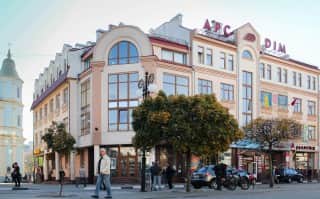 Торгово-офісний центр «Арс-Дім», м. Івано-Франківськ, Площа Ринок, 14